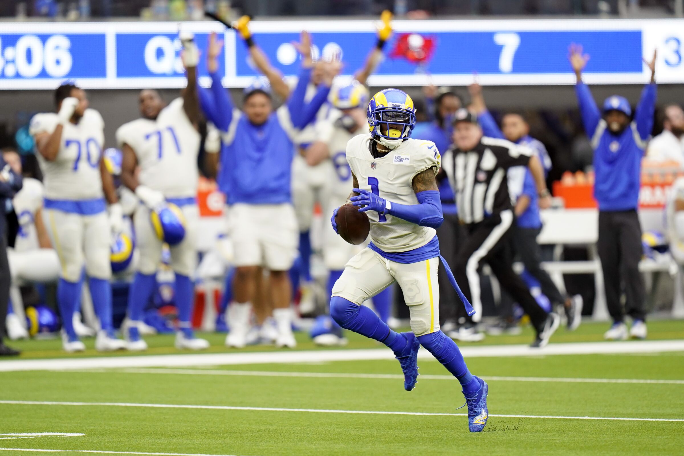 Rams wide receiver DeSean Jackson scores on a 75-yard touchdown reception.