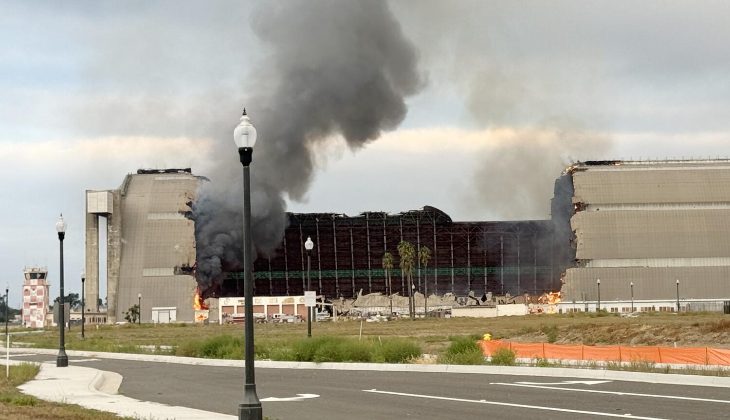Officials declare Tustin hangar fire ‘fully extinguished’ Officials declare Tustin hangar fire ‘fully extinguished’