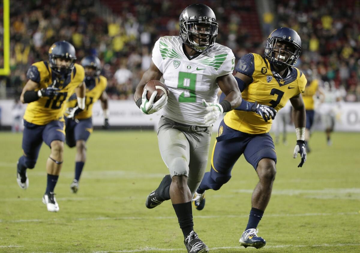Oregon running back Byron Marshall runs for a touchdown reception past California cornerback Cameron Walker during the second half of the Ducks' 59-41 win over the Golden Bears.