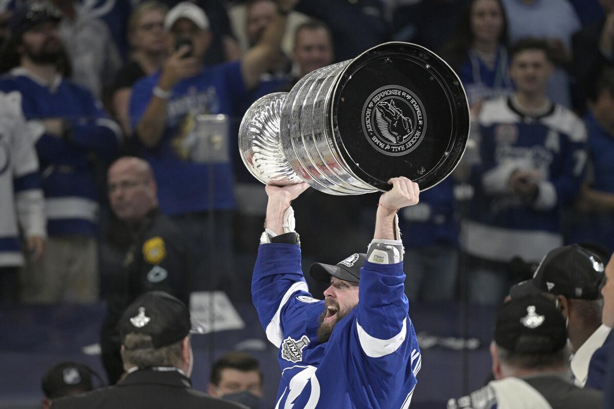 Tampa Bay Lightning right wing Nikita Kucherov (86) hoists the Stanley Cup in 2021 
