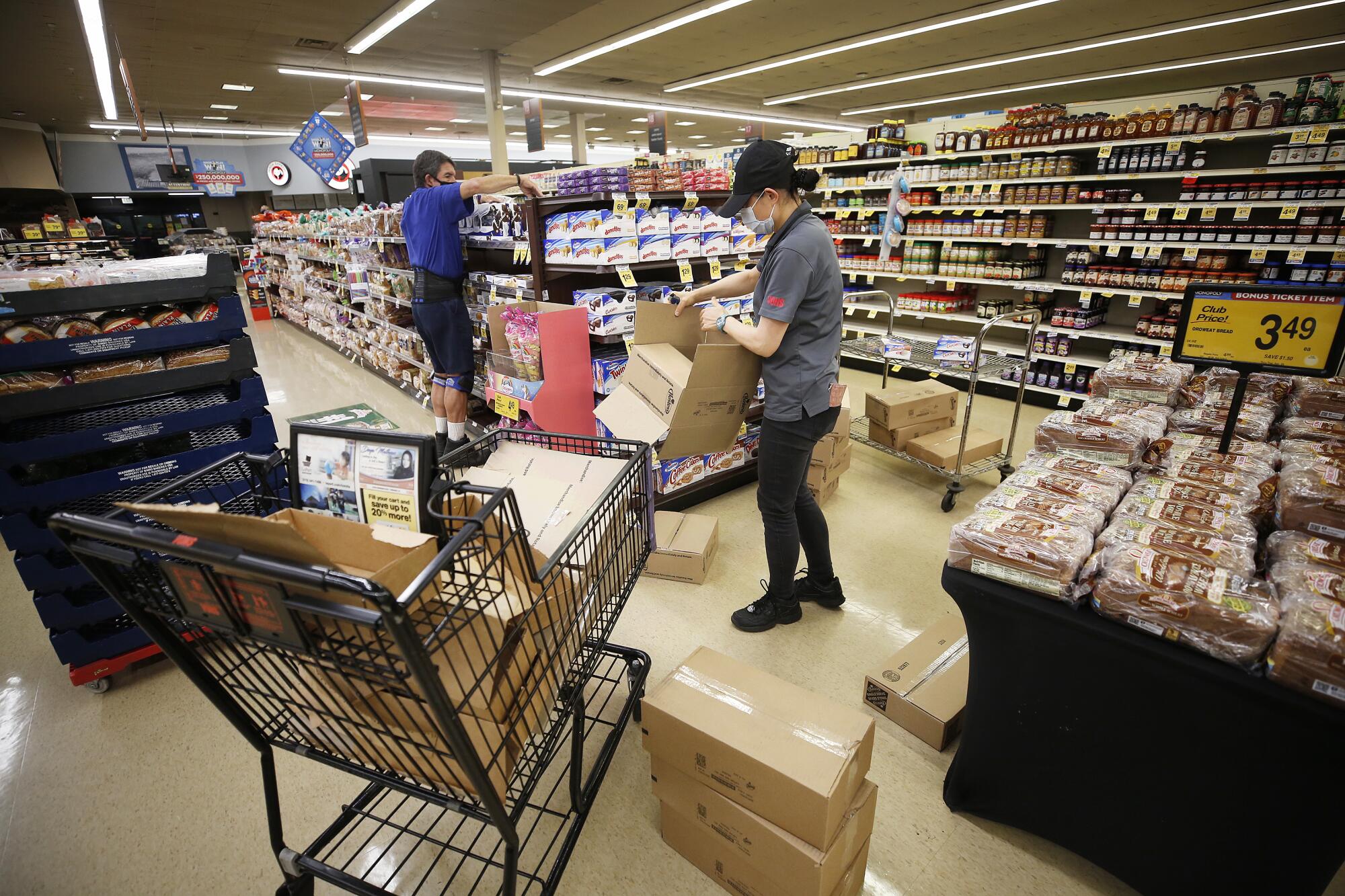 Walmart temporarily closing Vegas store for COVID cleaning