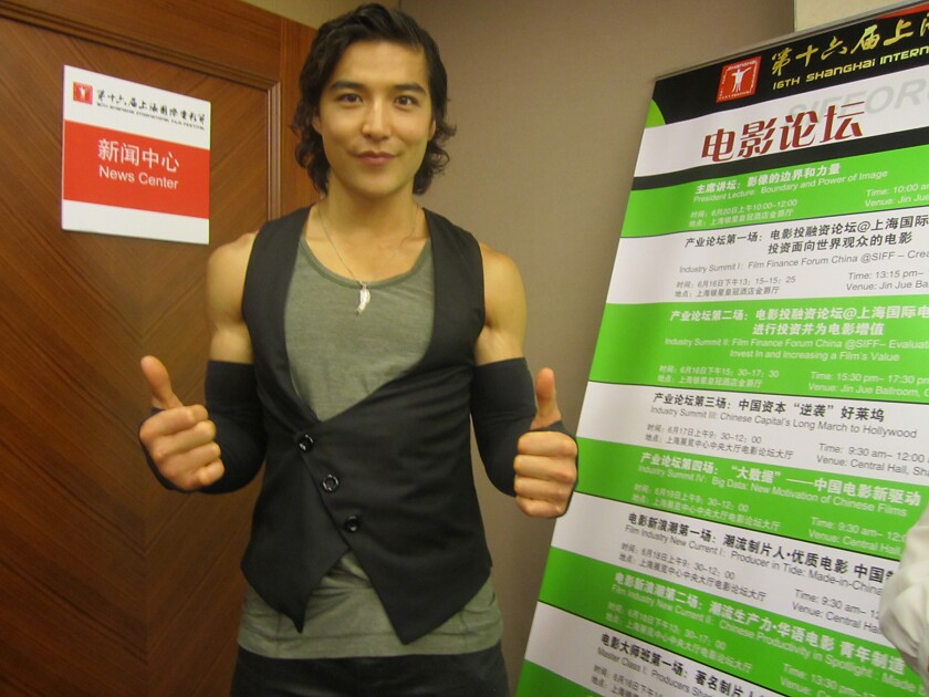 Ludi Lin is competing for the role of "action guy" in an online casting contest for "Transformers 4."