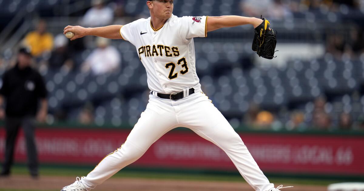 Pittsburgh Pirates Road Uniform - National League (NL) - Chris