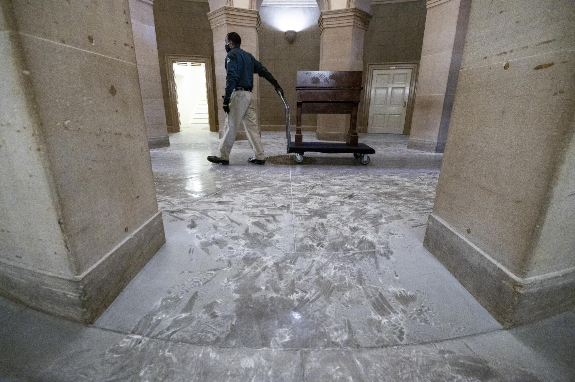 Cleanup photos following DC riots, Trump mob Capitol takeover - Los ...