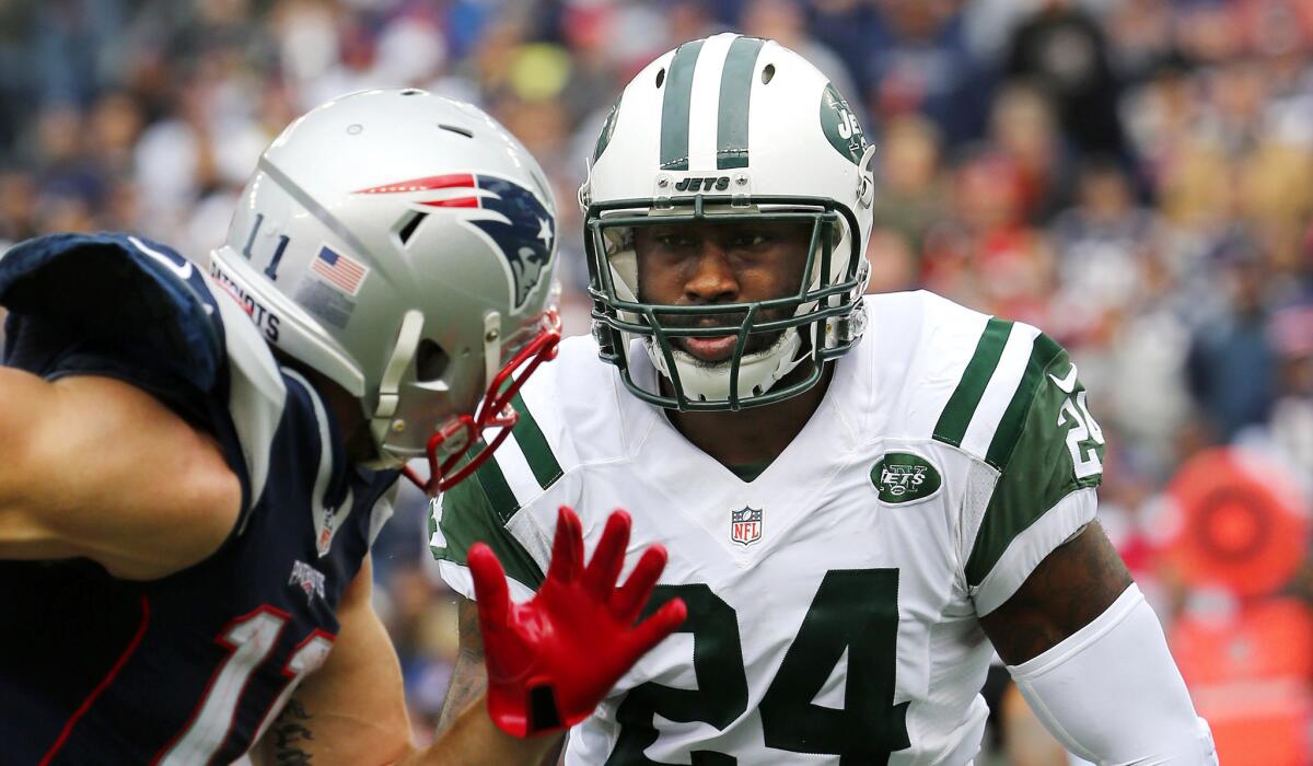 Jets cornerback Darrelle Revis, covering Patriots receiver Julian Edelman, is expected to be ready for training camp in July after having wrist surgery.