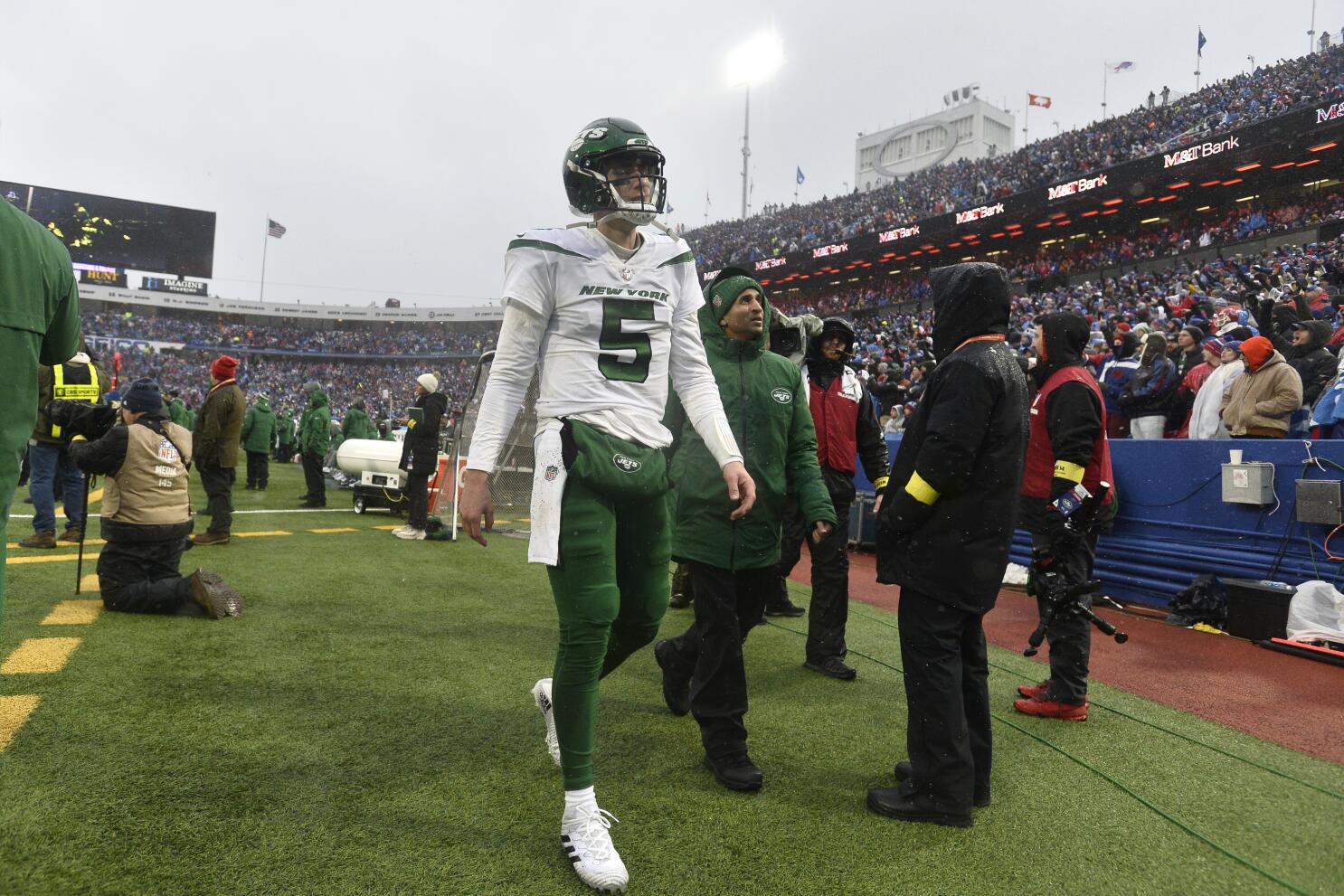 Jets' White 'ready to roll' after hits sent him to hospital - The
