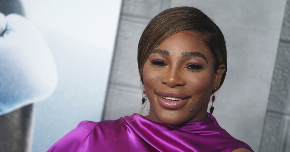 Pregnant Serena Williams aces her swipe-for-a-surprise maternity photo
