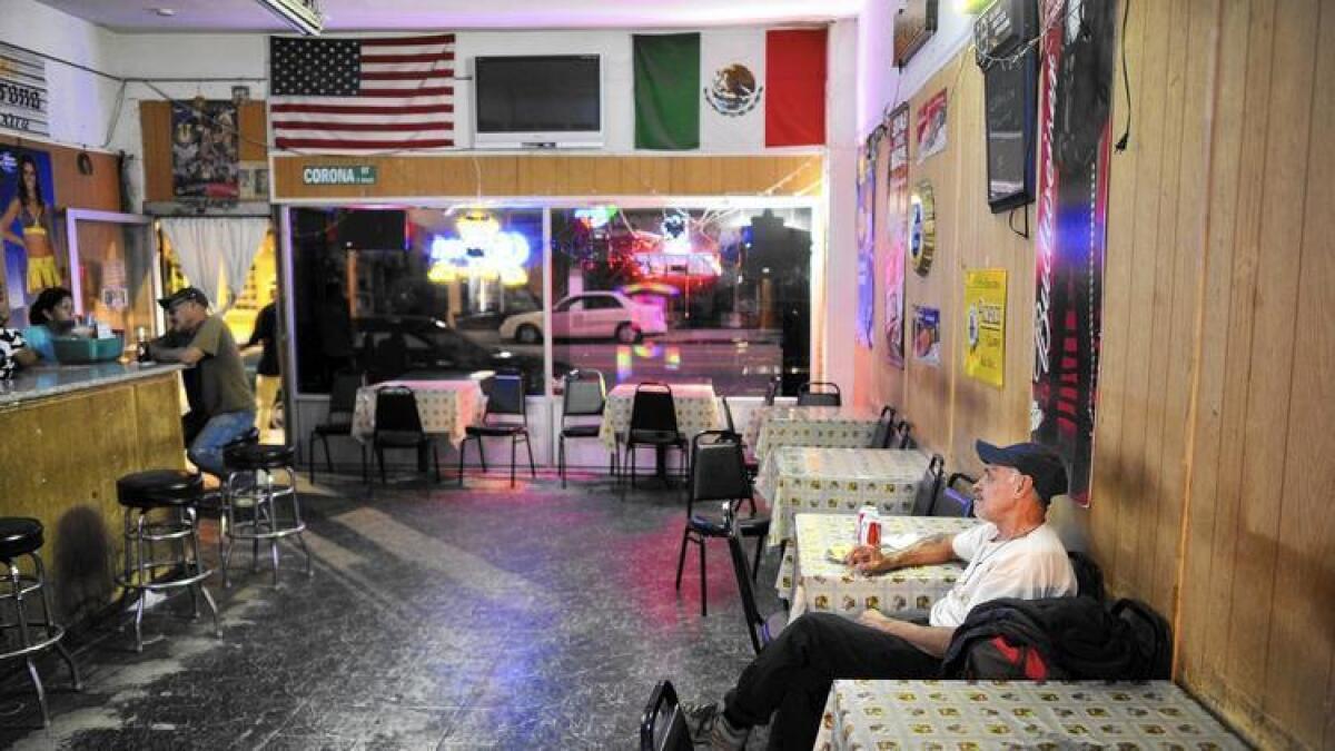 Durante 50 años Las Palomas, en Boyle Heights, fue un universo de inmigrantes mexicanos que bebían cerveza en serio luego de un duro día de trabajo.