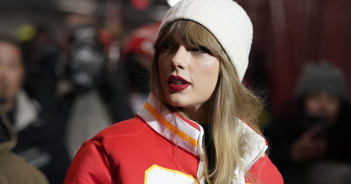 Taylor Swift Arrives in Las Vegas in Time for Super Bowl to Watch Boyfriend Travis Kelce Play