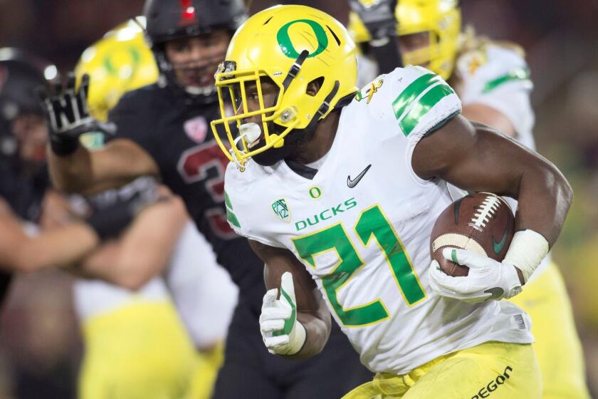 Oregon's Royce Freeman (21) takes the ball around left end against Stanford during the third quarter of an NCAA college football game, Saturday, Oct. 14, 2017, in Stanford, Calif. (AP Photo/D. Ross Cameron)