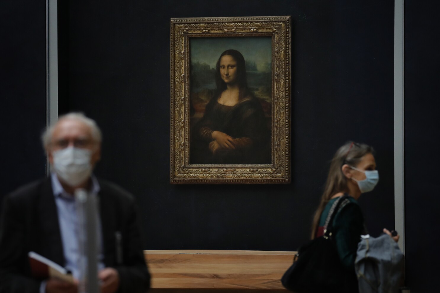 La Mona Lisa trata de atraer visitantes al Louvre - San Diego ...