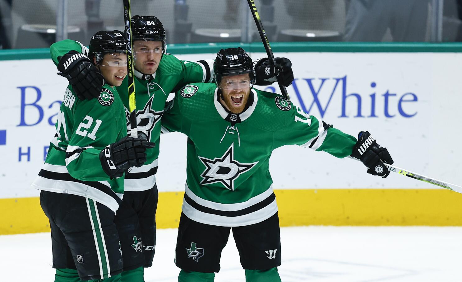 Pavelski hat trick powers Dallas to 5-2 win over Montreal