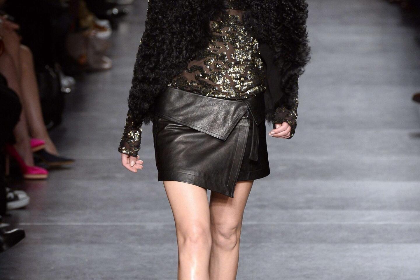 dilemma Bare gør tsunamien Paris Fashion Week 2014: Isabel Marant goes big for fall - Los Angeles Times