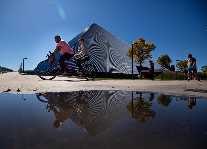Students pass by the Walter Pyramid at Cal State Long Beach in March 2020.