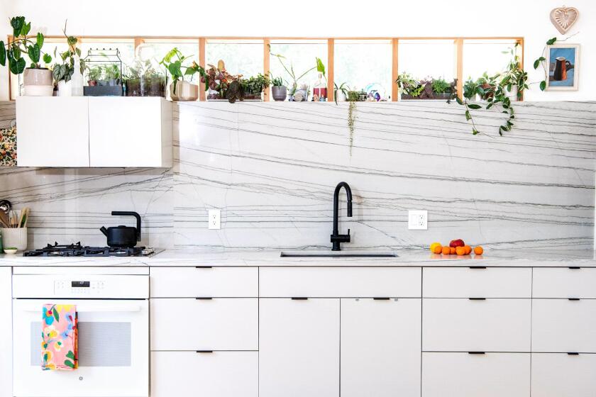 سرب نمایش اسلاید ADU 2023