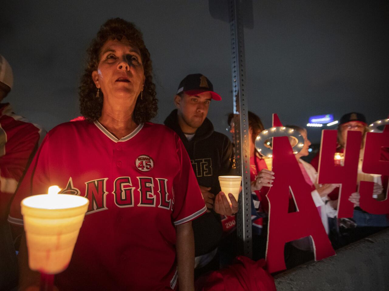 Angels fans hold vigil for Tyler Skaggs