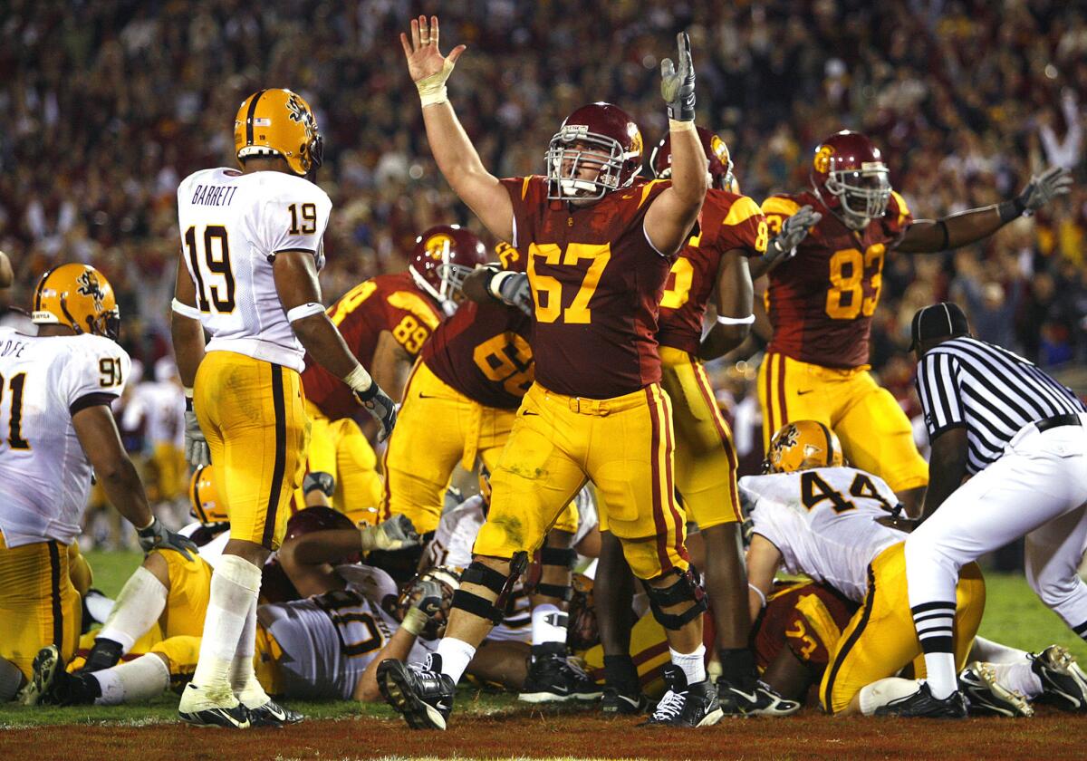 USC center Ryan Kalil celebrates a touchdown run by Chauncey Washington late in the fourth quarter against Arizona State on Oct. 14, 2006.