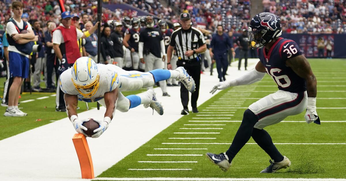 Ekeler scores 3 touchdowns, Chargers hold off Texans 34-24