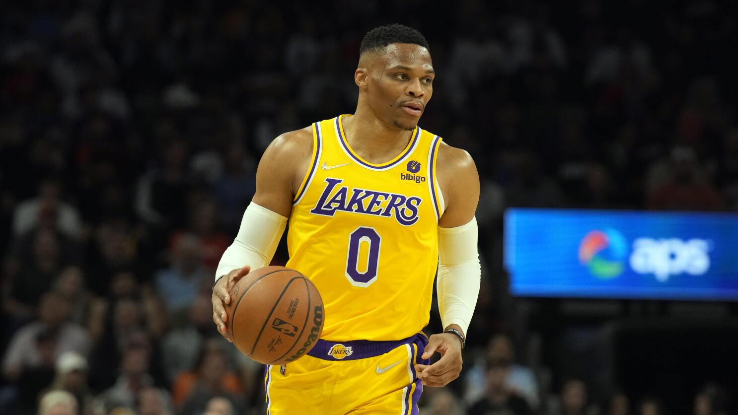 WATCH: Lakers' Russell Westbrook throws first pitch at Dodgers game
