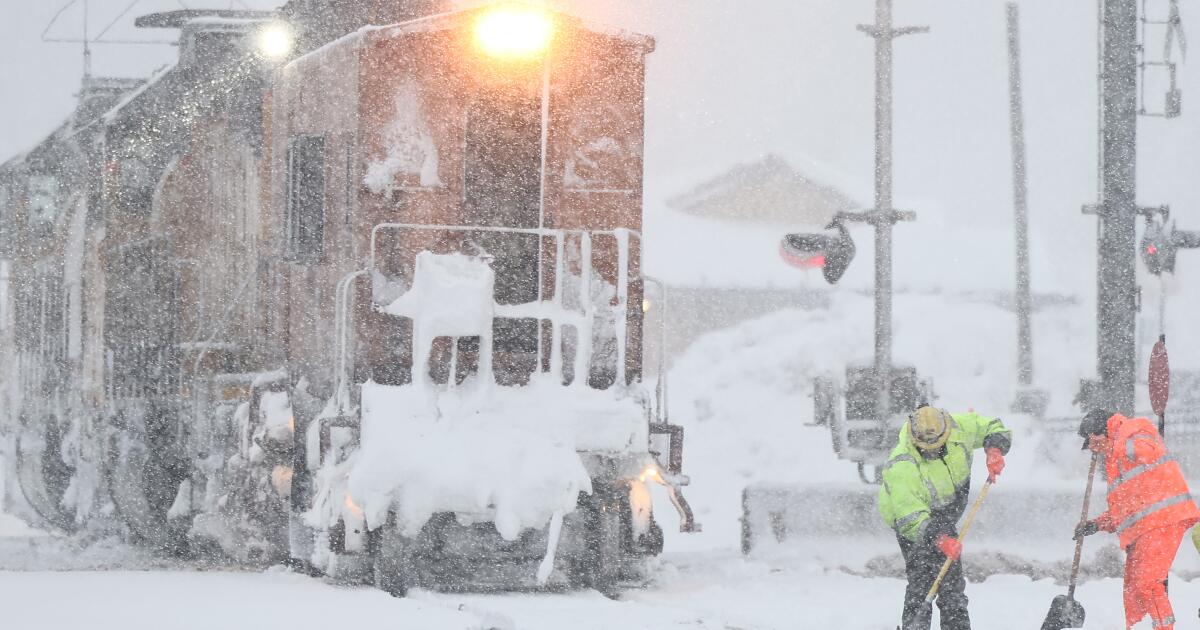 Photos: Blizzard hammers Sierra, closing resorts and creating travel nightmares