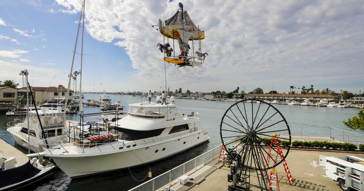 Newport Beach boat parade starts Dec. 18, brings big bucks Los