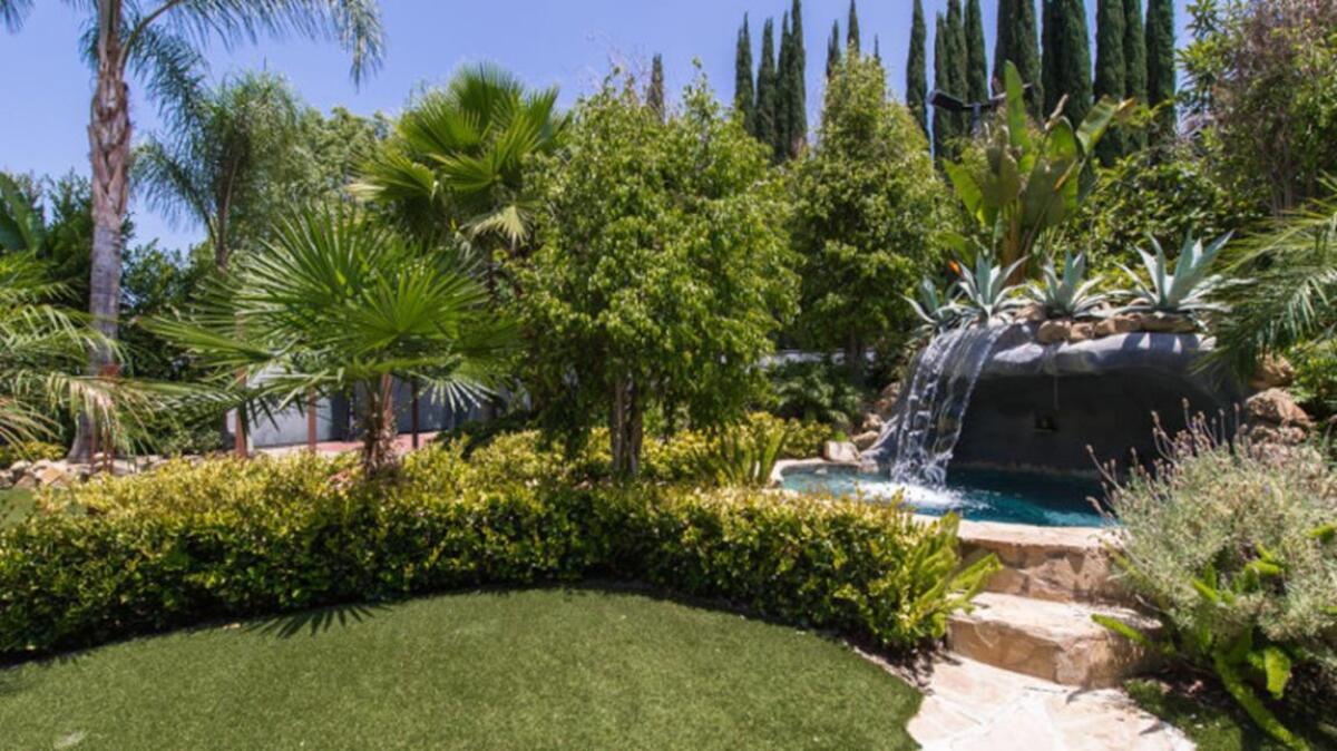Former Clippers and Lakers player Jordan Farmar has sold his Spanish-style home in Tarzana for $2.8 million.