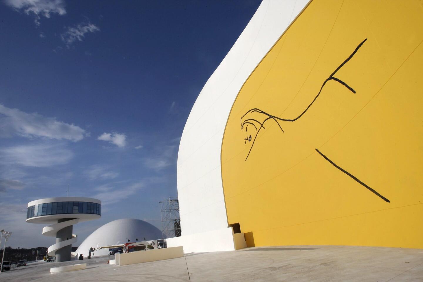 Oscar Niemeyer | 1907-2012