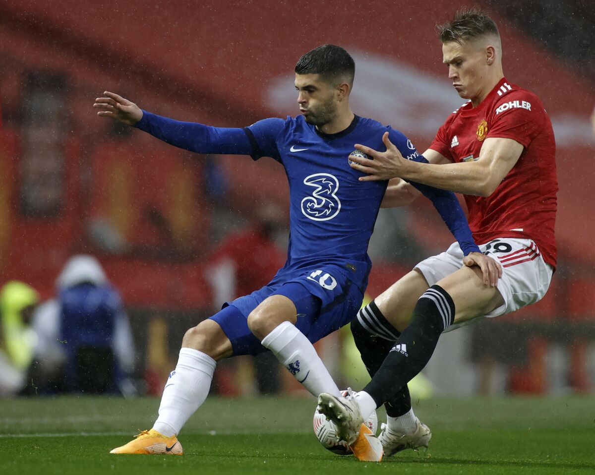 Chelsea's Christian Pulisic, left, duels for the ball with Manchester United's Scott McTominay during the English Premier League soccer match between Manchester United and Chelsea, at the Old Trafford stadium in Manchester, England, Saturday, Oct. 24, 2020. (Phil Noble/Pool via AP)