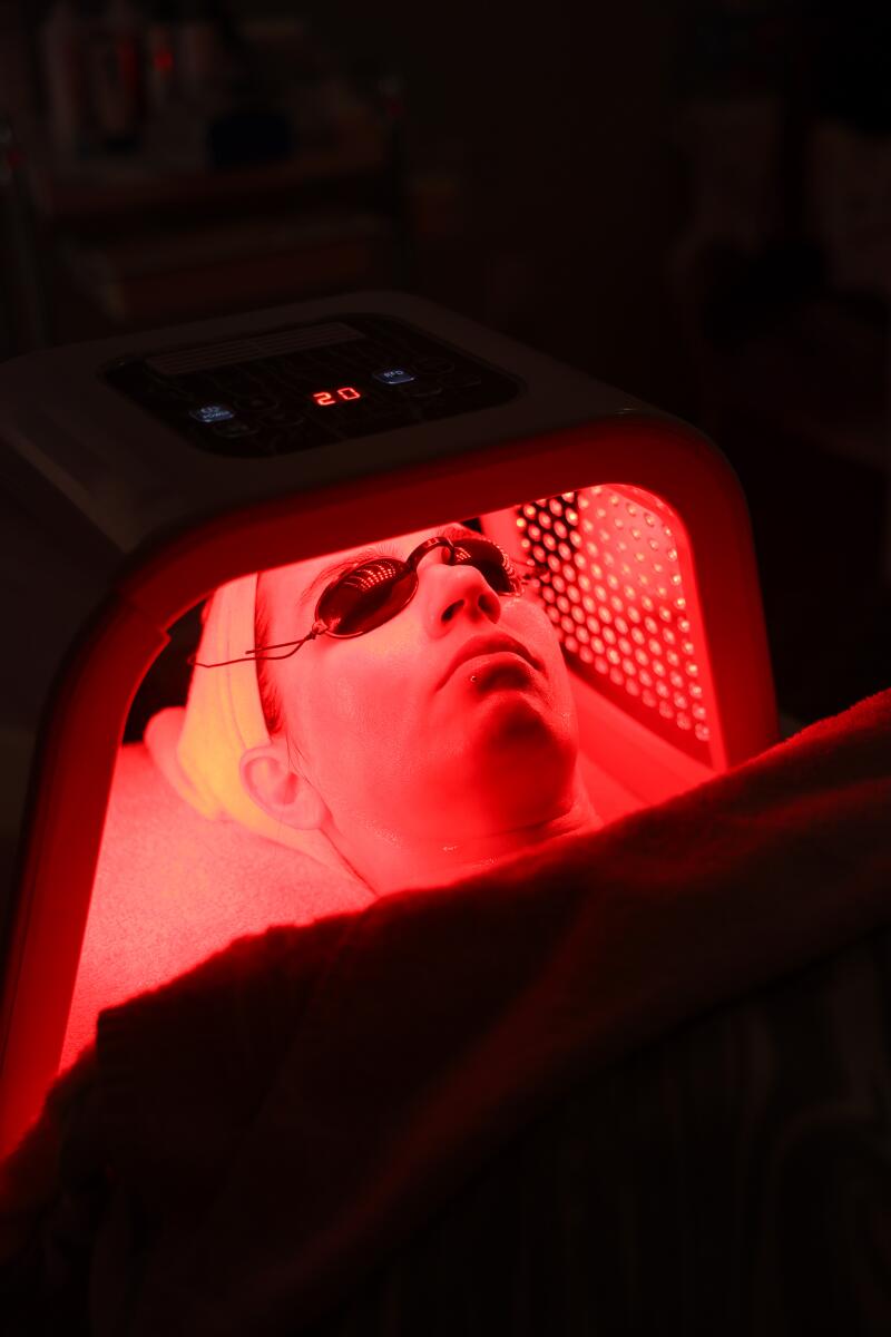 The author receives a red light treatment.