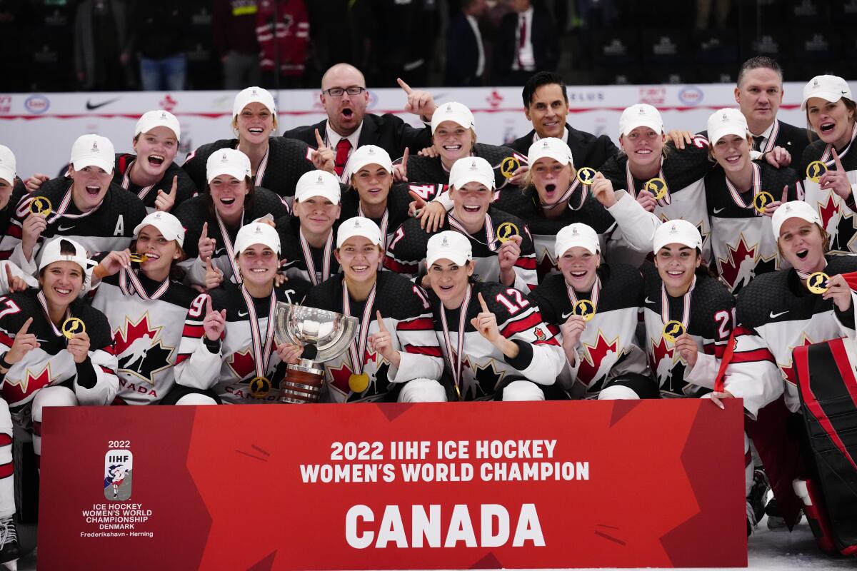 Canadian team poses with their gold medals after The IIHF World Championship Woman's ice hockey gold medal match between USA and Canada in Herning, Denmark, Sunday, Sept. 4, 2022. (Bo Amstrup/Ritzau Scanpix via AP)