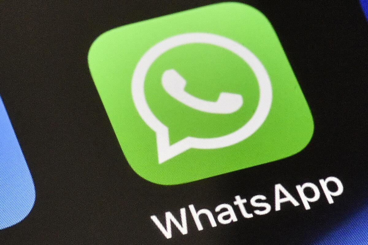 Archivo - El ícono de WhatsApp desplegado en un iPhone, el jueves 15 de noviembre de 2018