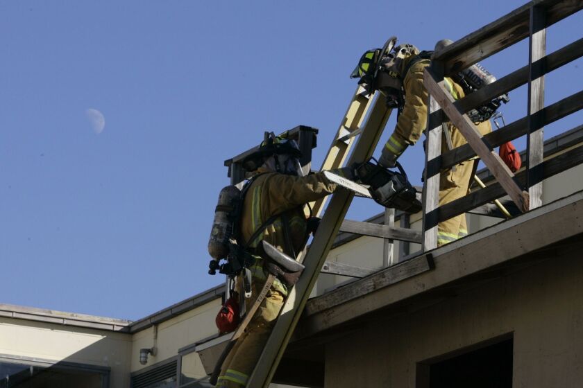 November 6, 2008_San Diego, CA_Canadian firefighter GRANT RINAS, 46, trains with other new recruits at the San Diego Fire Academy in Point Loma._Laura Embry/San Diego Union-Tribune/Zuma Press, copyright 2007 San Diego Union-Tribune