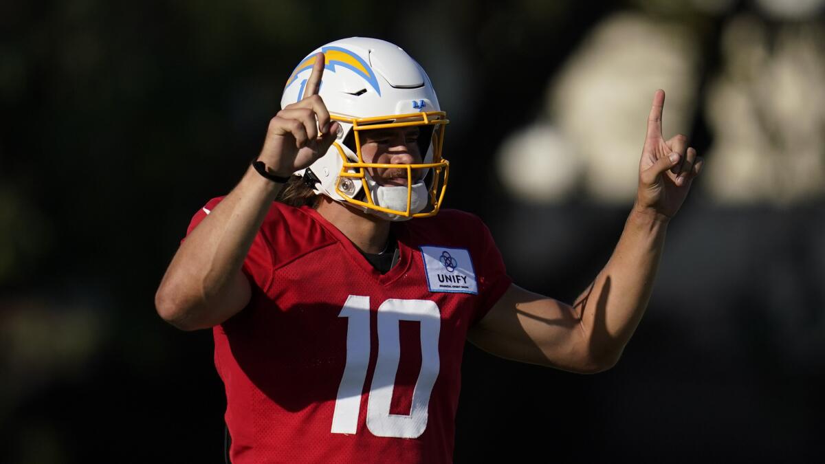 Chargers vs. Arizona Cardinals: Justin Herbert gives Chargers win - Los  Angeles Times