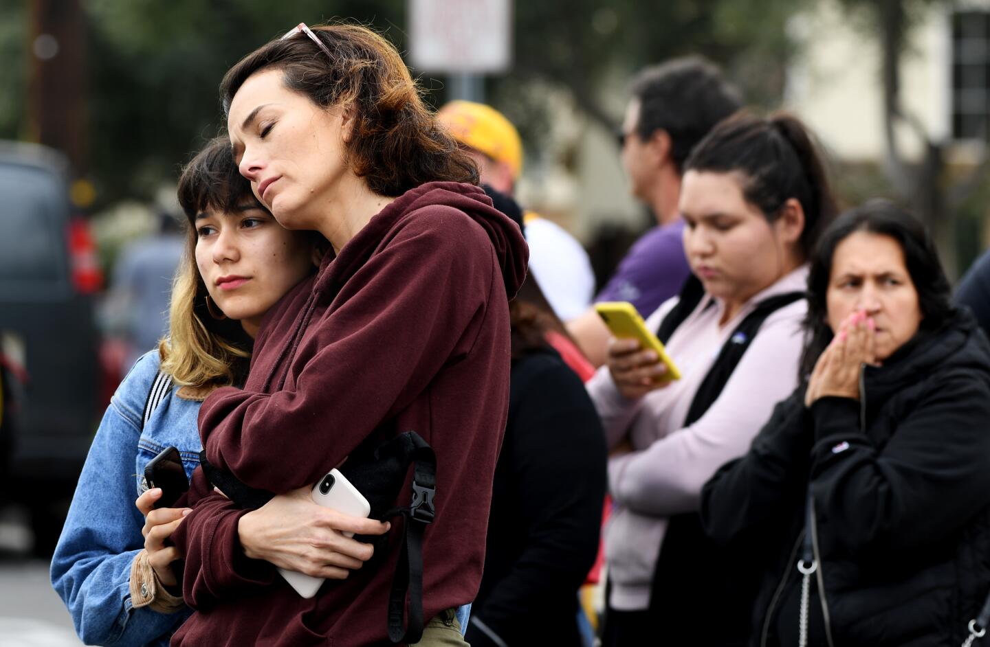 Mourners gather at site of helicopter crash in Calabasas