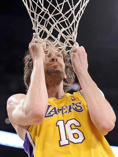 Nothing but net (literally): Pau shoots over his brother, Memphis Grizzlies center Marc Gasol