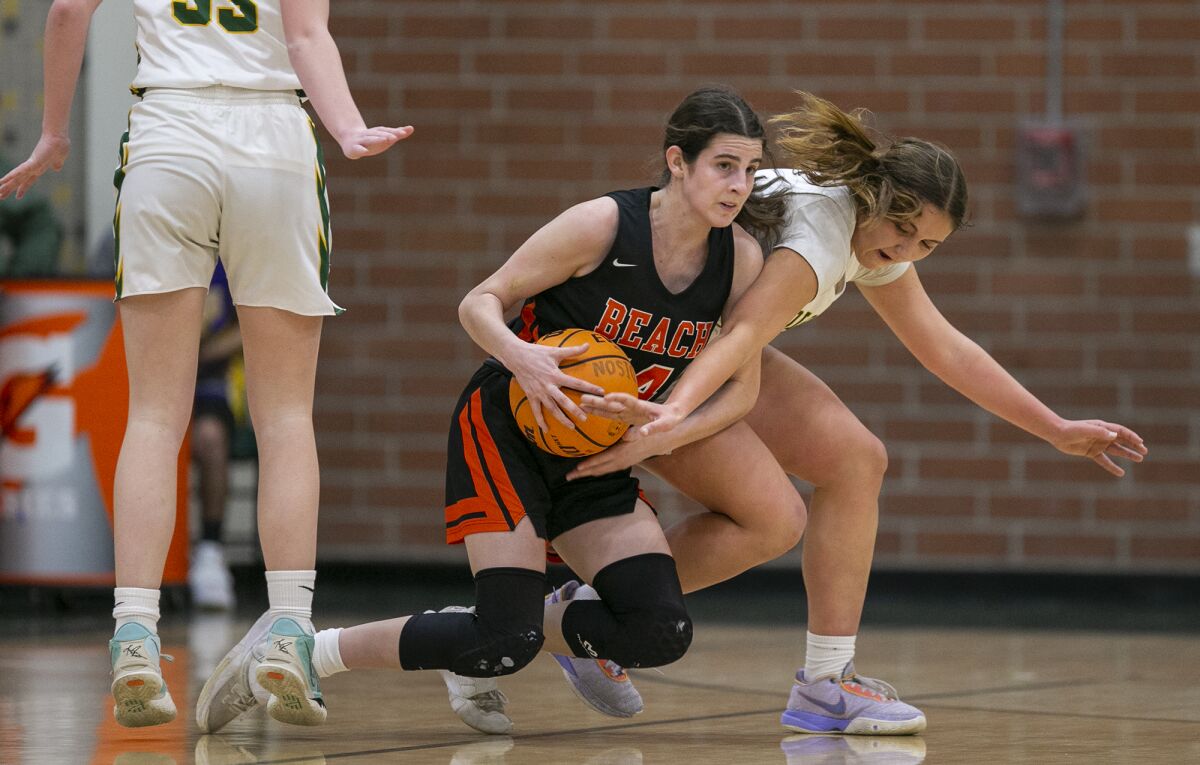 Edison's Mia Cassel battles for a ball against Huntington Beach's Isobel Melitas during a Wave League game on Thursday.