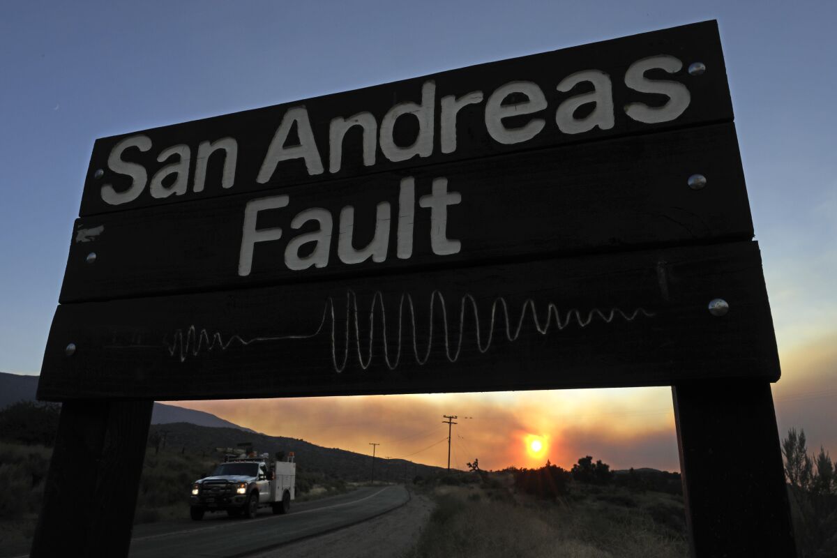  San Andreas Fault on Pallet Creek Road in Juniper Hills.
