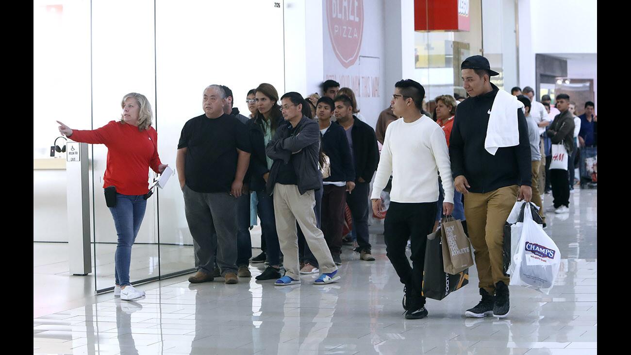 Photo Gallery: Crowds not as large on Black Friday morning at the Glendale Galleria