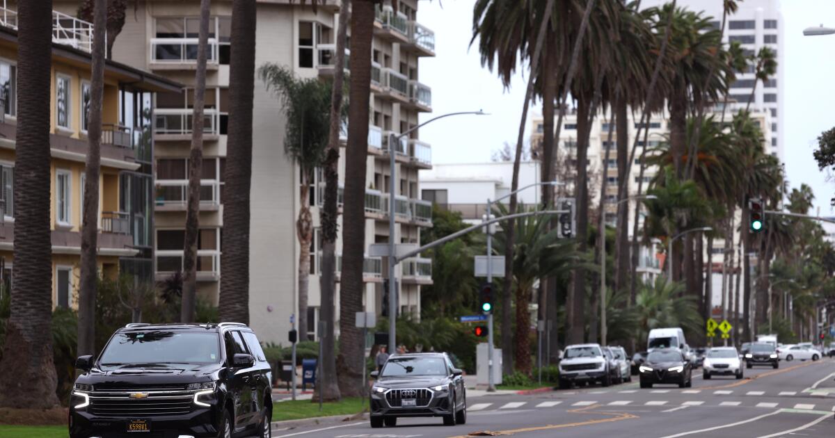 Santa Monica implements AI-powered cameras to target motorists blocking bike lanes Santa Monica implements AI-powered cameras to target motorists blocking bike lanes