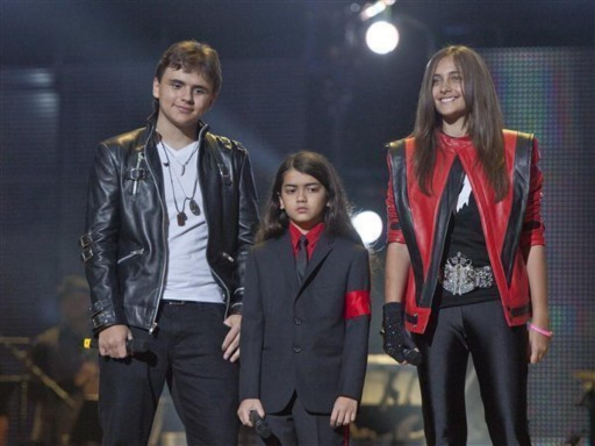 Michael Jackson  Leather jacket street style, Editorial fashion, Fashion