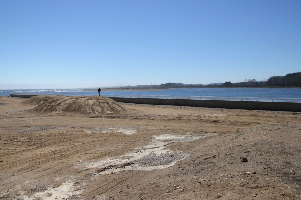 The southern banks of the Maule River were covered in structures when the tsunami hit. The area has since been cleared and is now being transformed into a park. A series of mounds built into the landscape will serve as wave attenuation during future tsunamis.