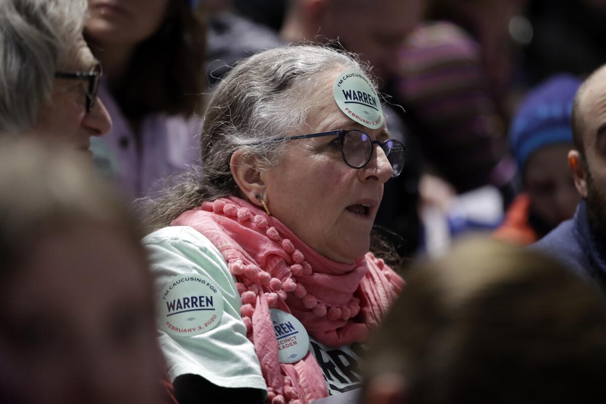 A woman caucusing for Elizabeth Warren