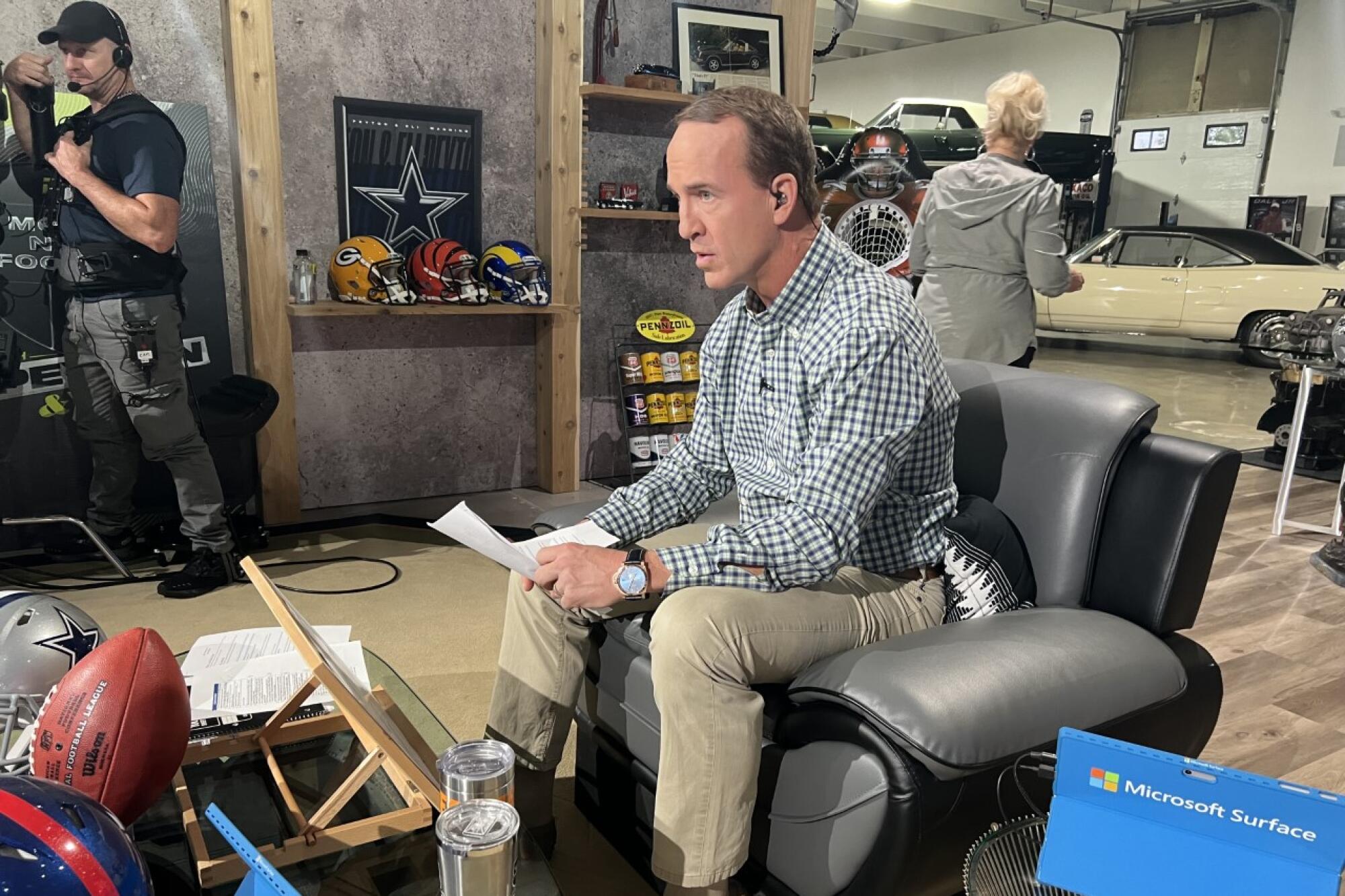 Inside 'ManningCast' Peyton and Eli Manning are changing sports TV