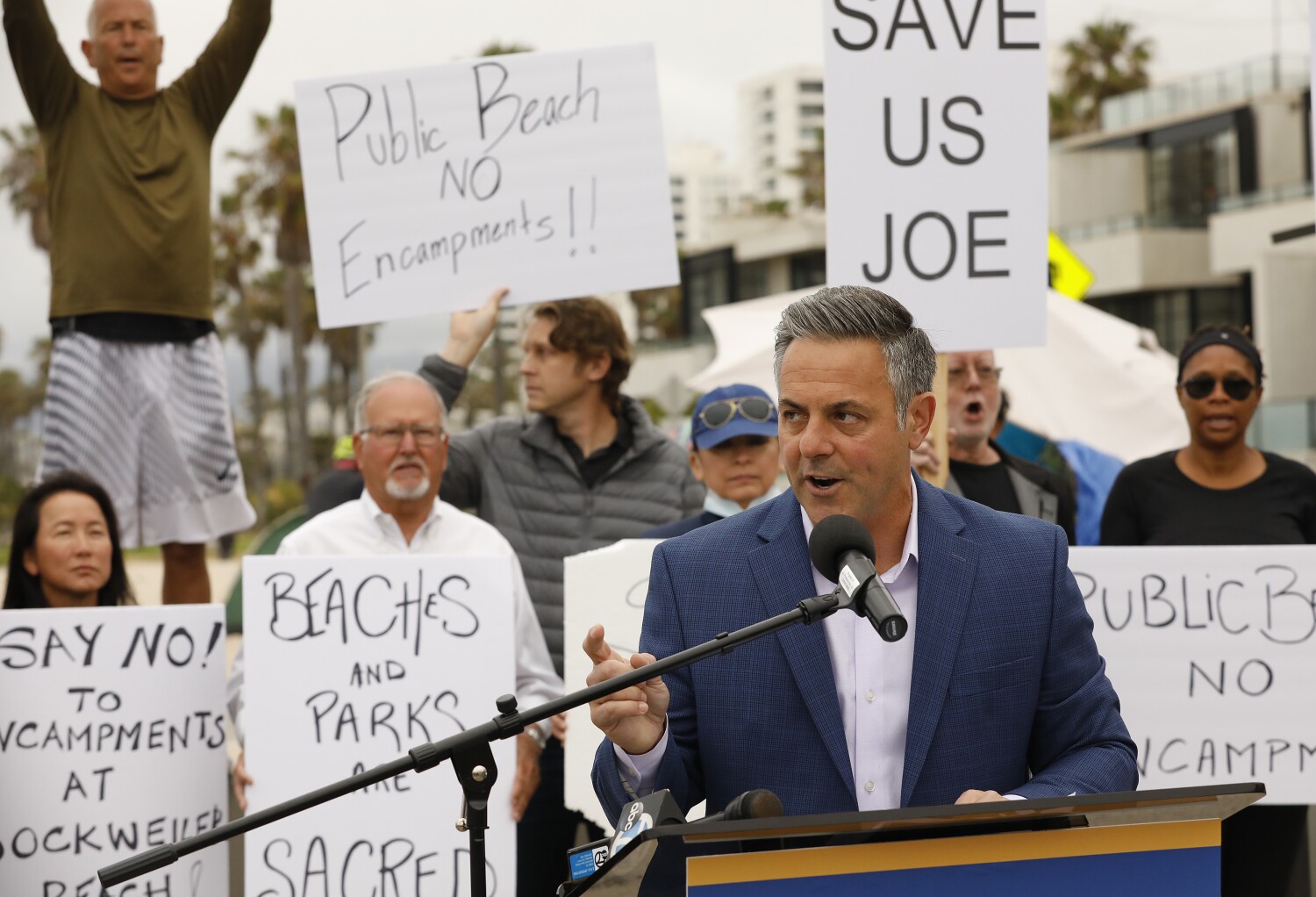 Buscaino wants L.A. voters to decide whether to bar homeless encampments in public spaces