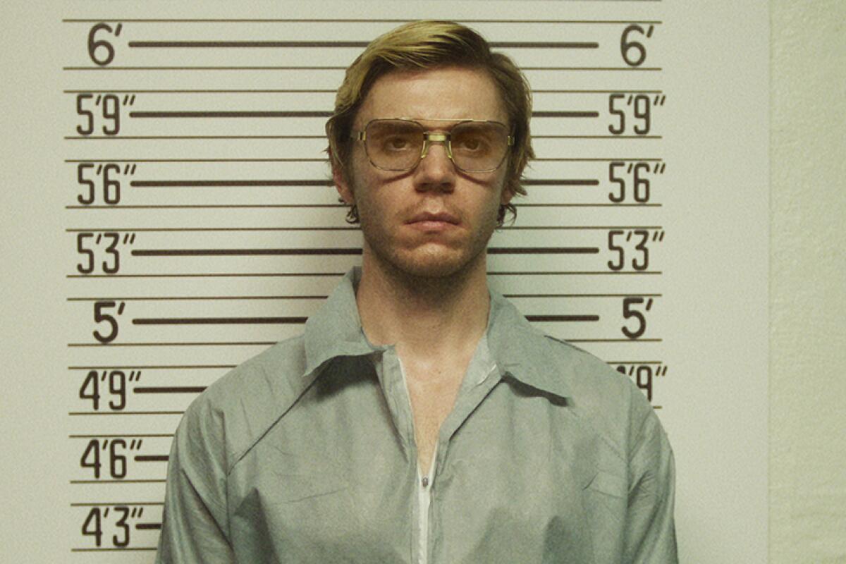 Evan Peters As Jeffrey Dahmer In Netflix Series Seen In First