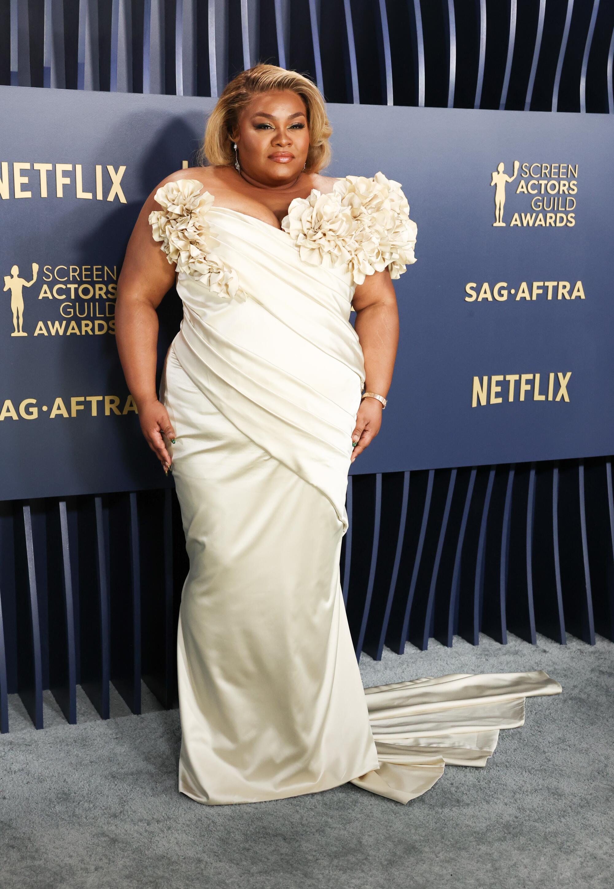 Da'Vine Joy Randolph wears a white dress at the SAG Awards.