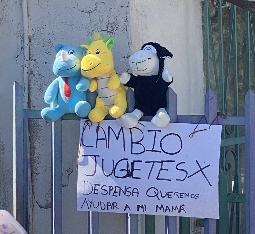 El letrero que conmovió a cientos de personas que quisieron ayudar al pequeño Alexis Ortiz.
