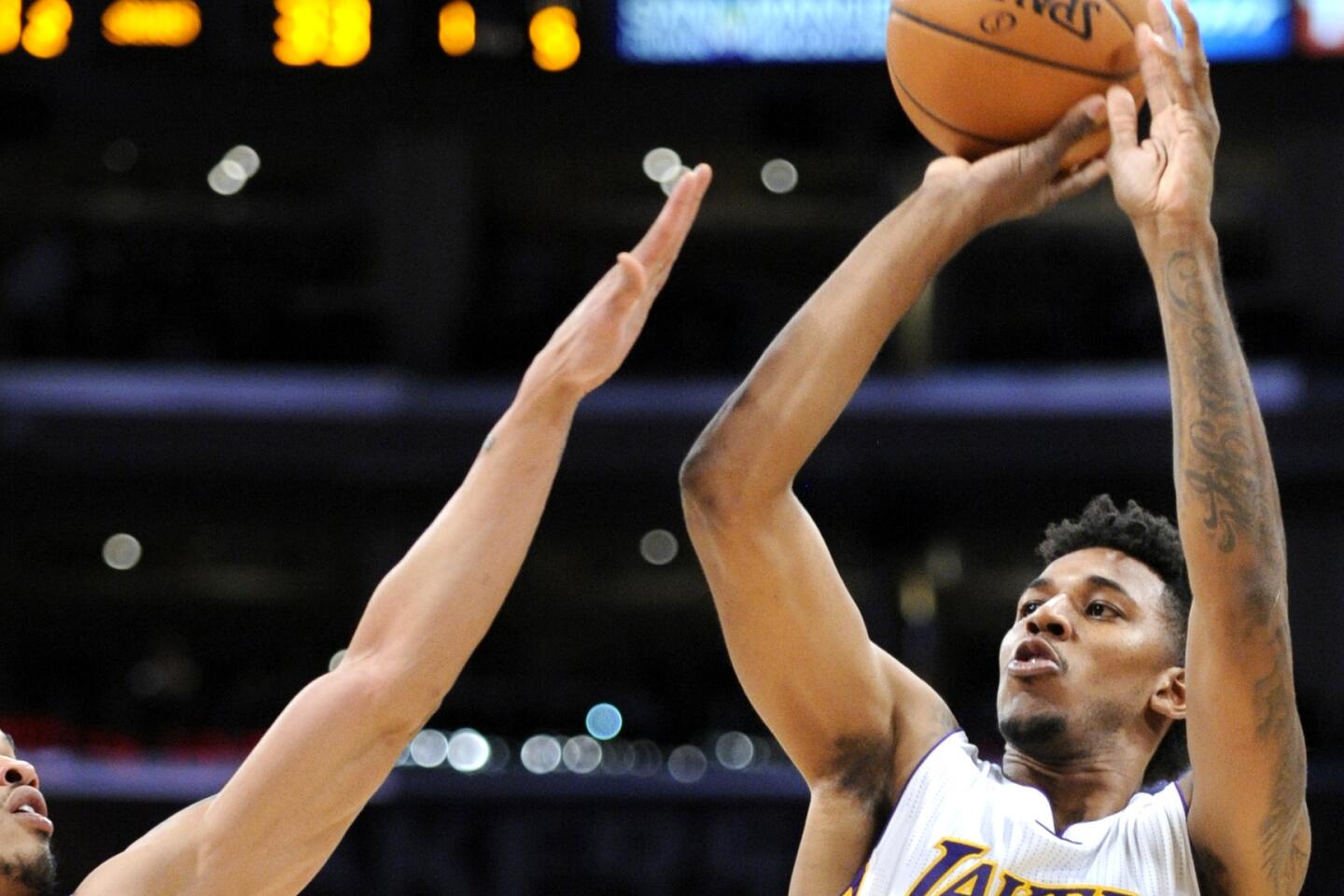 Gerald Green dunks over the Lakers' Jordan Hill