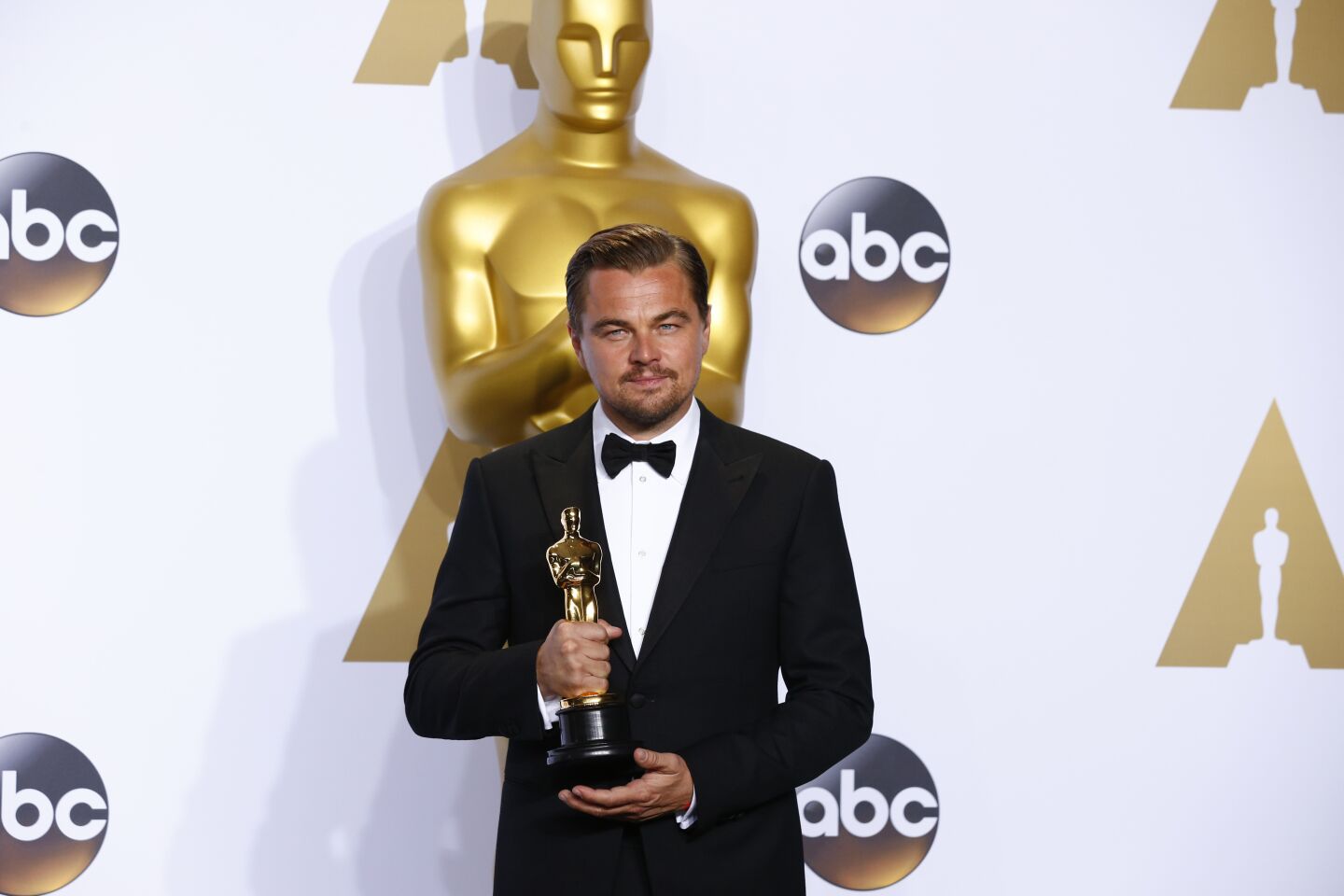 Leonardo-DiCaprio_Oscars_MWY_21