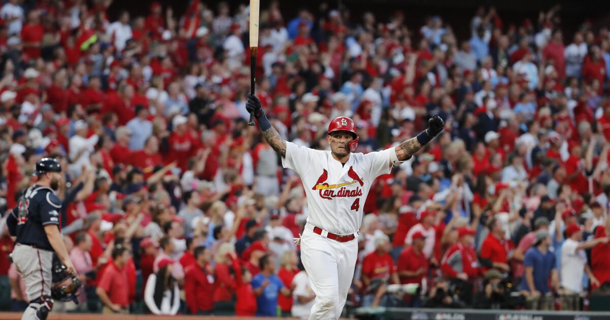 Should the St Louis Cardinals re-sign Yadier Molina?